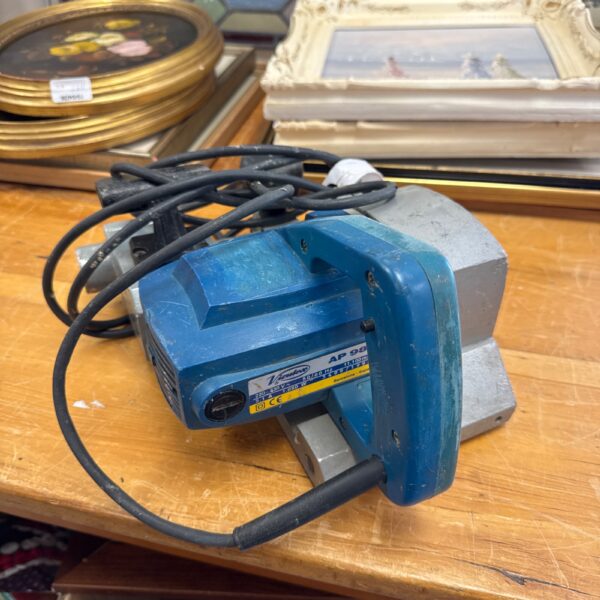 Virutex AP 98 electric planer, a vintage woodworking tool.