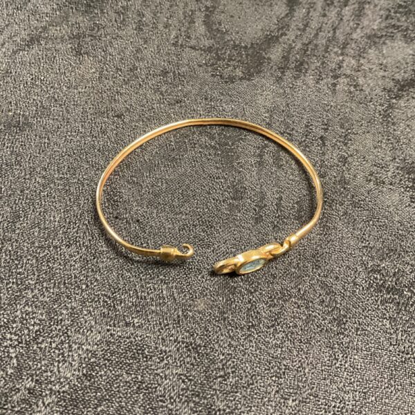 Delicate yellow gold bracelet with a vibrant topaz gemstone.