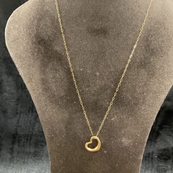 Delicate 9ct gold heart pendant on 18 inch necklace.