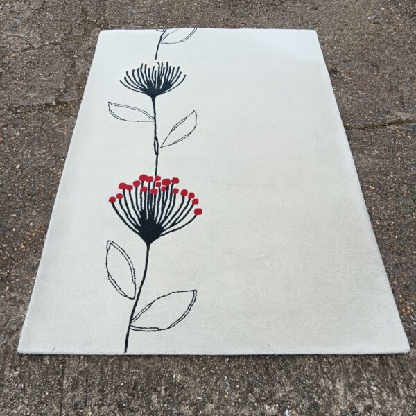 John lewis cream hand tuffted rug with flower design approx 4ft x 6ft