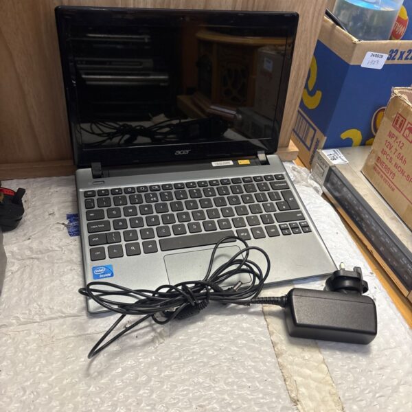 Acer Q1 VZC Chromebook with charger, vintage netbook for sale.