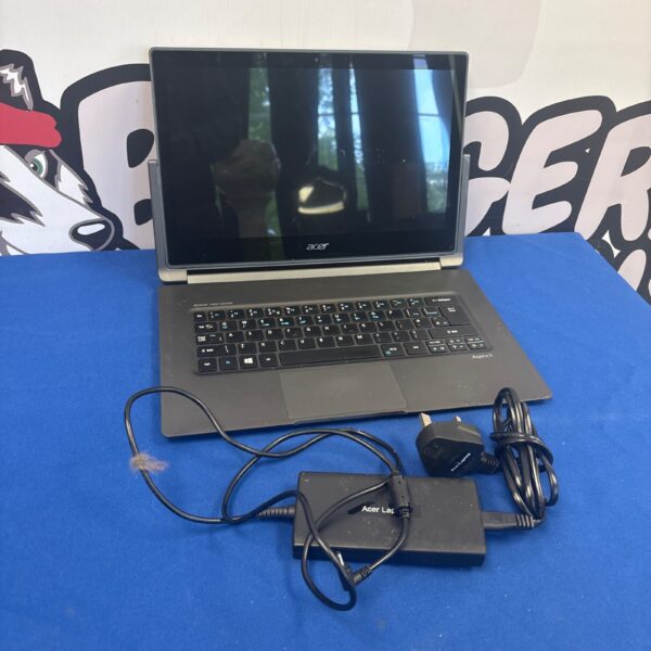 Used Acer R7 Series ZS8 laptop with charger for sale.