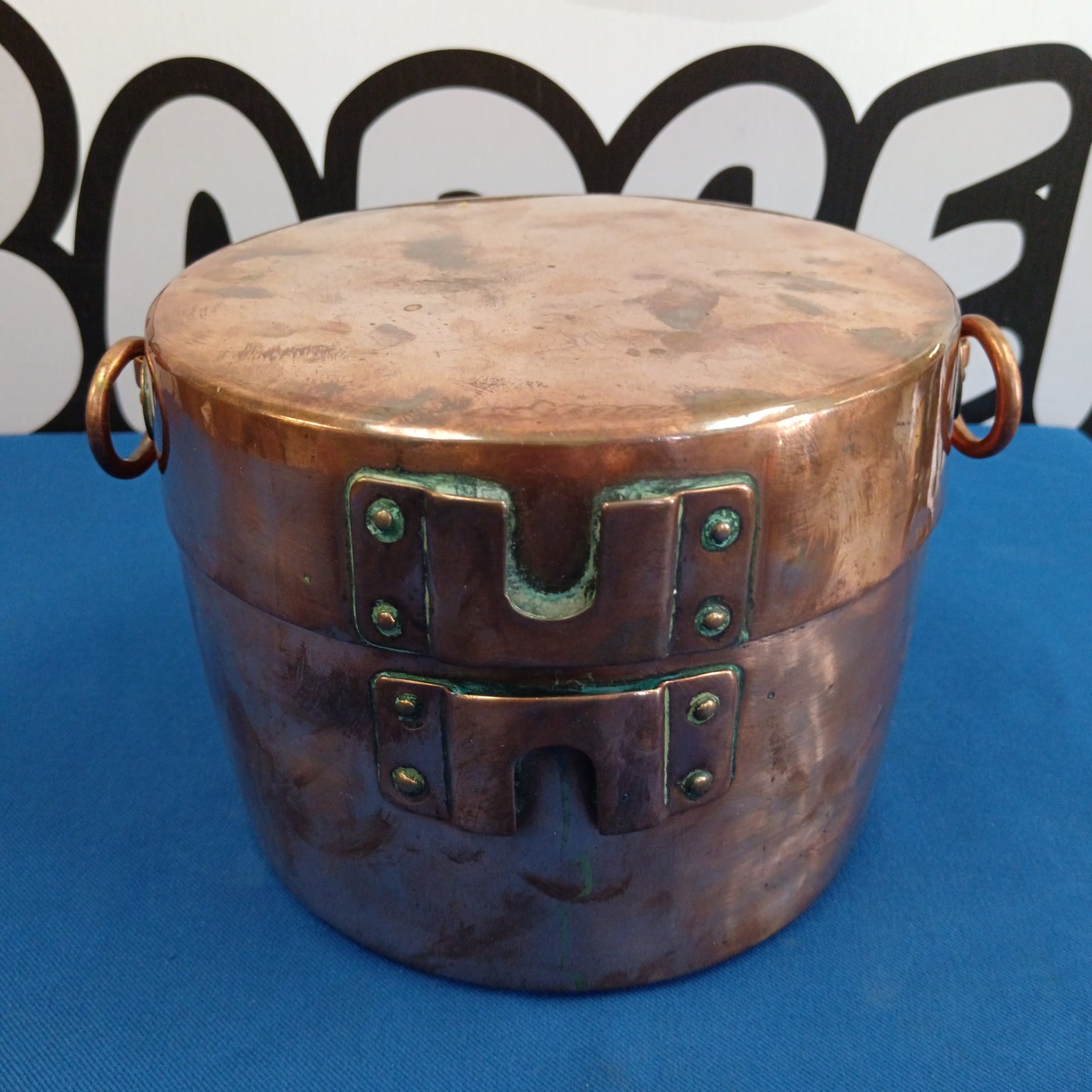 Antique copper cooking pot with lid, vintage kitchenware.