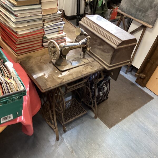 Antique Singer sewing machine on a vintage table.
