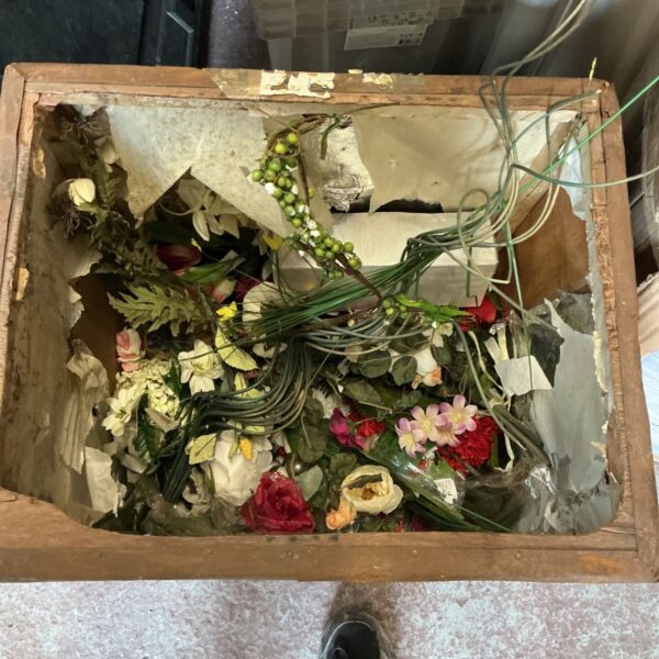 Mixed lot of vintage artificial flowers and foliage for crafting.