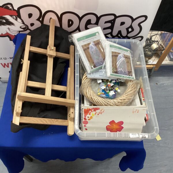 Artist seed easel with watercolour paints and art supplies.