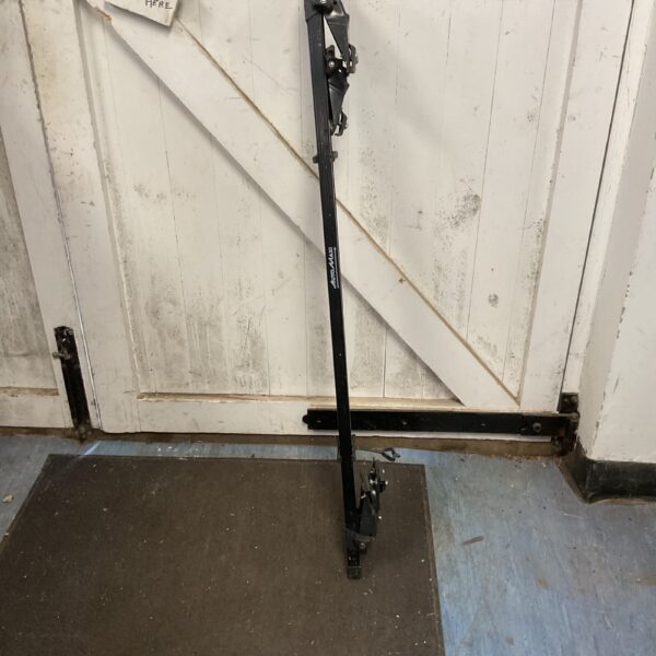 Pair of AutoMaxx roof bars for vehicle roof transport.