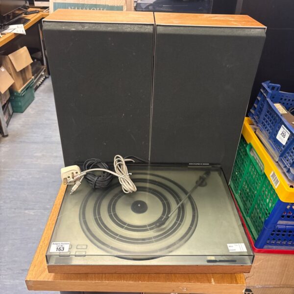 Vintage Bang & Olufsen Beogram 1700 turntable with speakers.