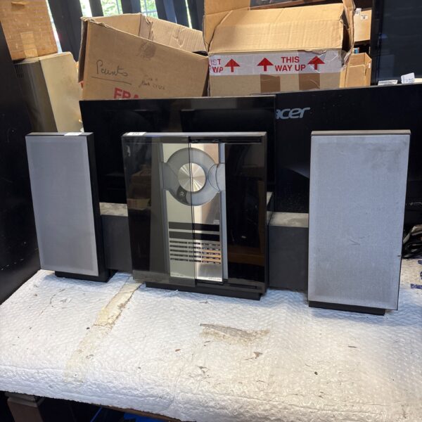 Bang & Olufsen BeoSound 3000 CD player with BeoLab 2500 speakers, vintage audio.