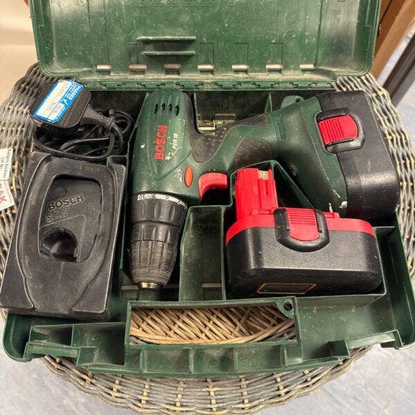 Bosch PSR 18 cordless drill set in open carrying case.