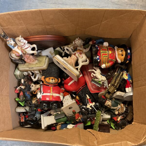 Mixed lot of Britains and Del Prado metal toy soldiers and ornaments.