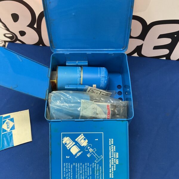 Vintage Camping Gaz Super Bleuet stove in blue tin case.