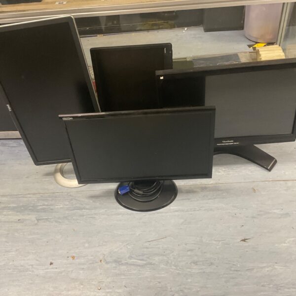 Bundle of four computer monitors including Dell, ViewSonic, and HP brands.