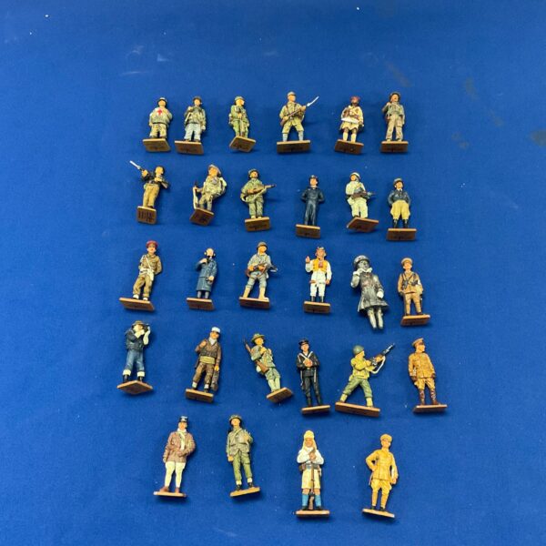 Lot of DelPrado diecast soldier figures for collectors.