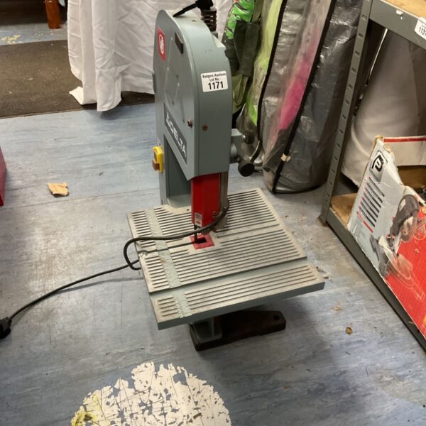Delta 28125 bench top band saw in a workshop setting.