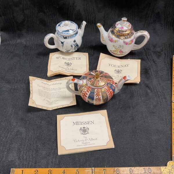 Franklin Mint Victoria and Albert porcelain teapots with certificates.