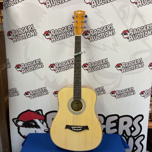 Gear4music cn234nt electro acoustic guitar in light wood finish.