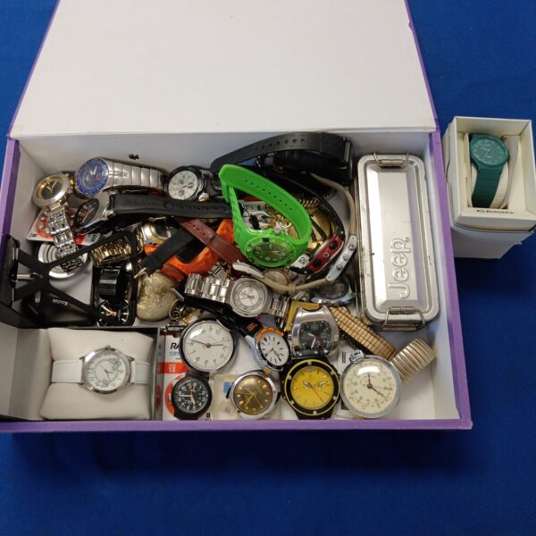 Gents watch collection lot including Casio and Ingersoll timepieces.
