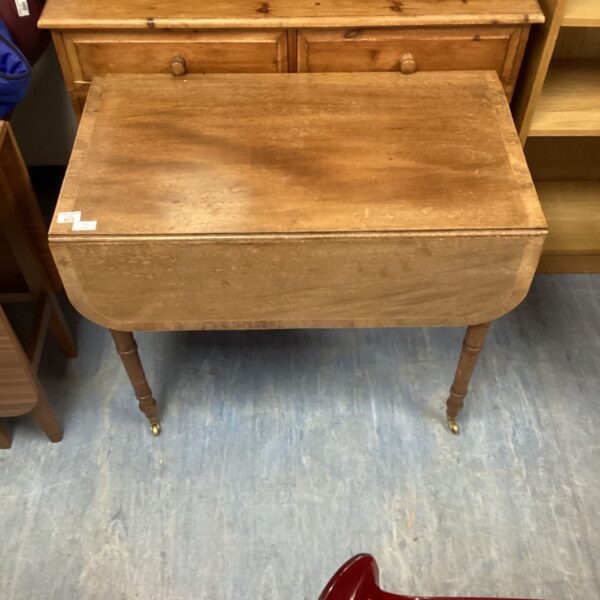 Antique Georgian drop leaf table in mahogany with drop leaves extended.