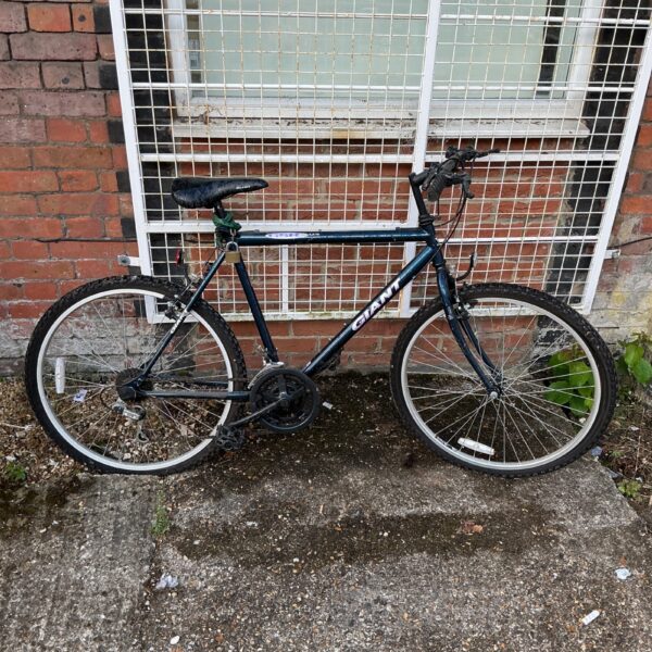 Side view of a vintage Giant GSR mountain bike.