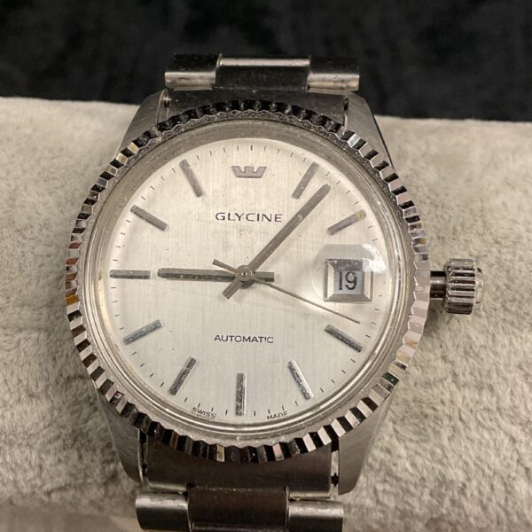 Vintage Glycine automatic wristwatch with date display.