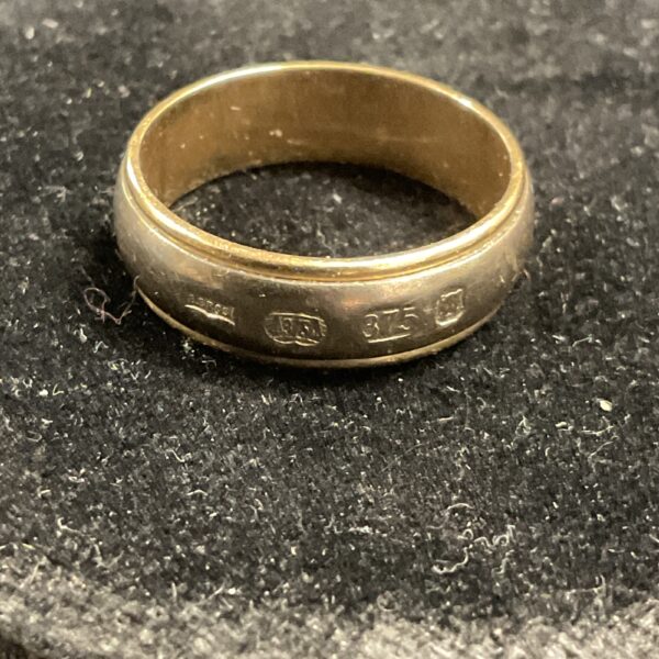 Hallmarked gold ring, size V, 6.1g, vintage jewellery.