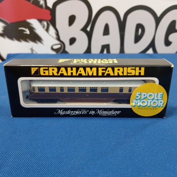 Graham Farish GWR diesel railcar model 8174 for OO gauge layouts.