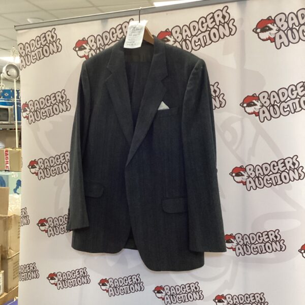 Dark grey men's wool suit, size L, classic style.