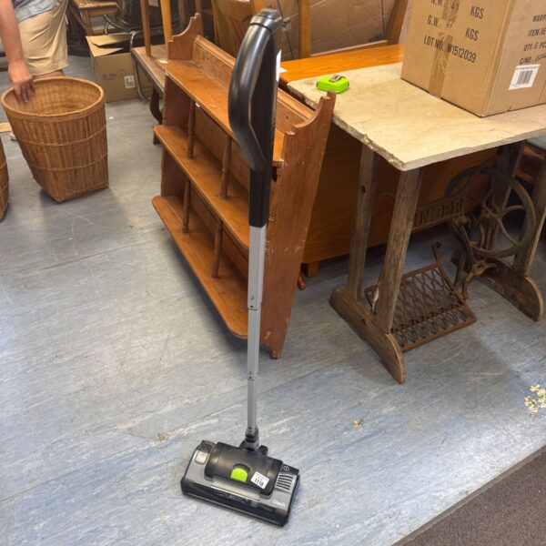 Gtech cordless hoover body, untested, for spare parts.