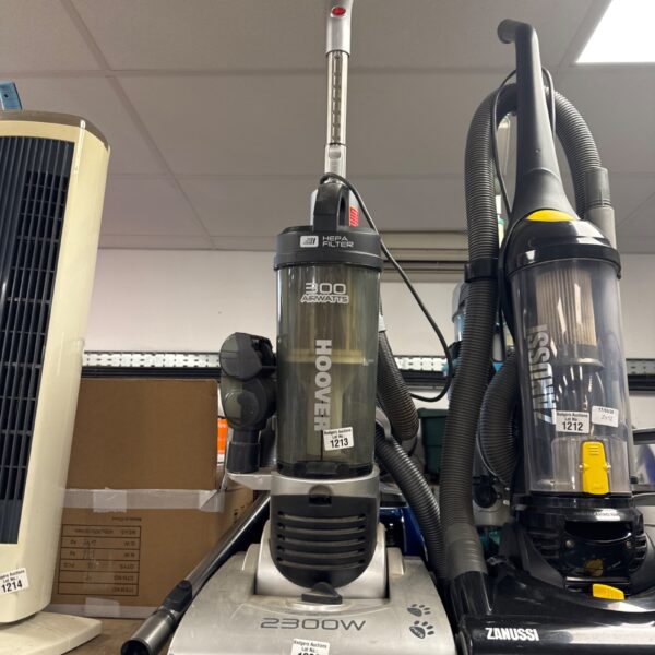 Hoover 2300w upright vacuum cleaner in used condition.