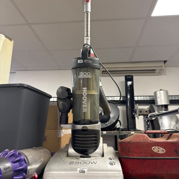Hoover 2300W upright vacuum cleaner with cosmetic scratches.