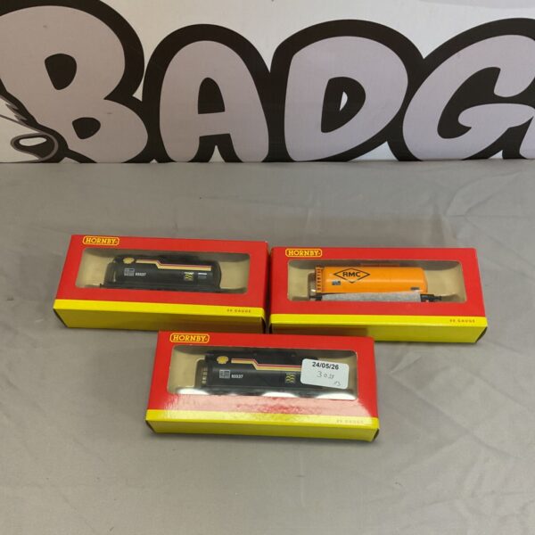 Lot of three Hornby OO Gauge model tank wagons for collectors.
