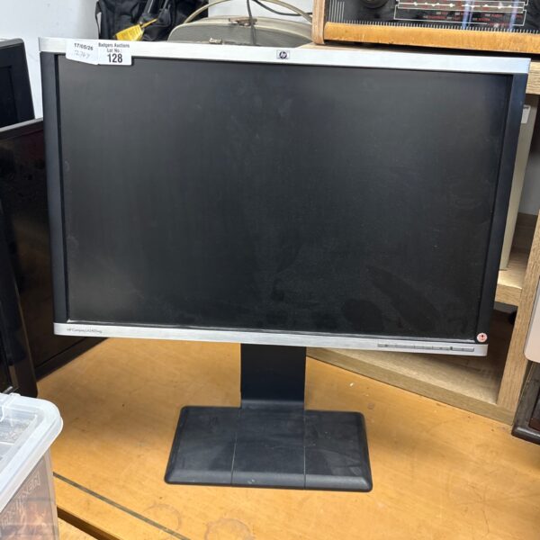 HP LA240 5WG adjustable computer monitor in used condition.