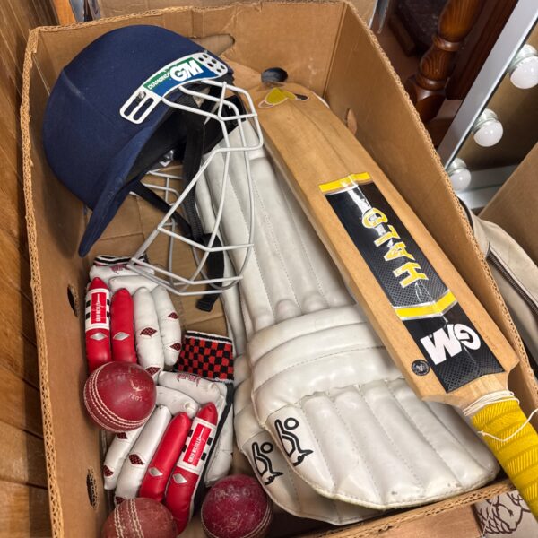 Box of junior cricket items inc kookaburra pads, Gunn & Moore bat, helmet & others