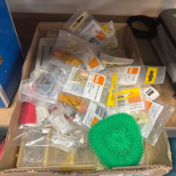 Selection of mostly new b&q hardware items