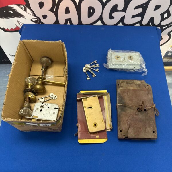 Large antique door lock with assorted other locks & brass door furniture
