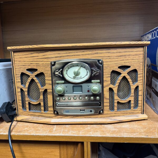 Vintage iTek I60019 wooden media system with CD player and radio.