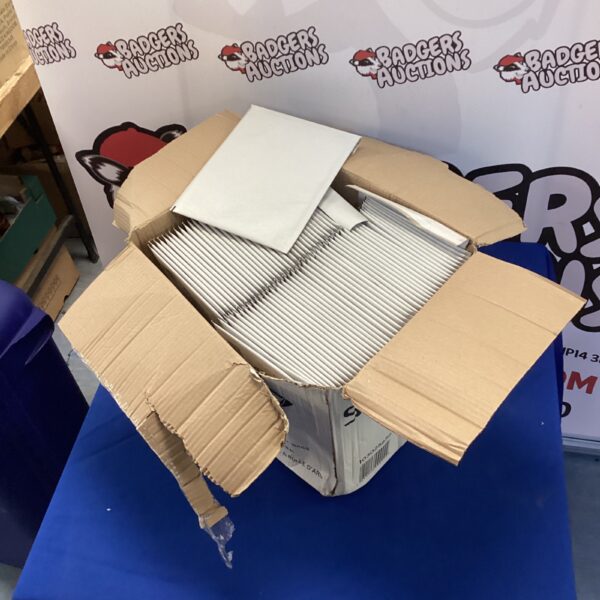 Box of 180x260mm jiffy bags for secure mailing and packaging.