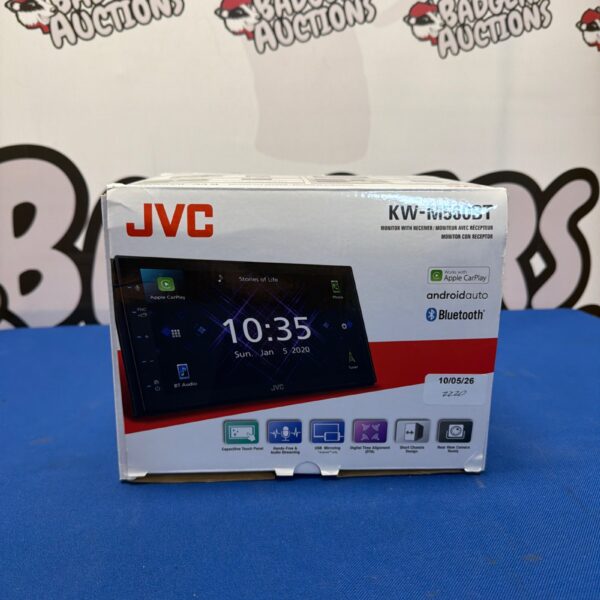 JVC KW-M560BT car monitor with Apple CarPlay and Android Auto.