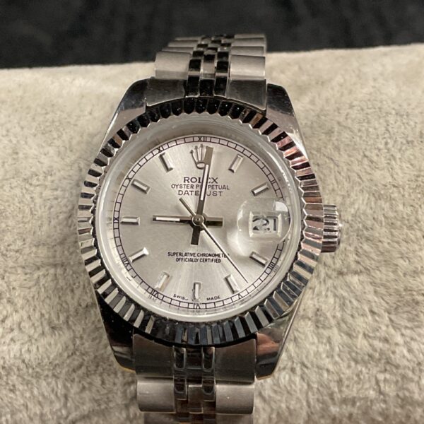 Silver dial ladies mechanical wristwatch with date display.