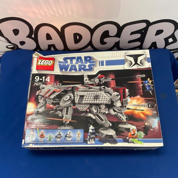 Front view of Lego Star Wars AT-TE Walker 7675 box.