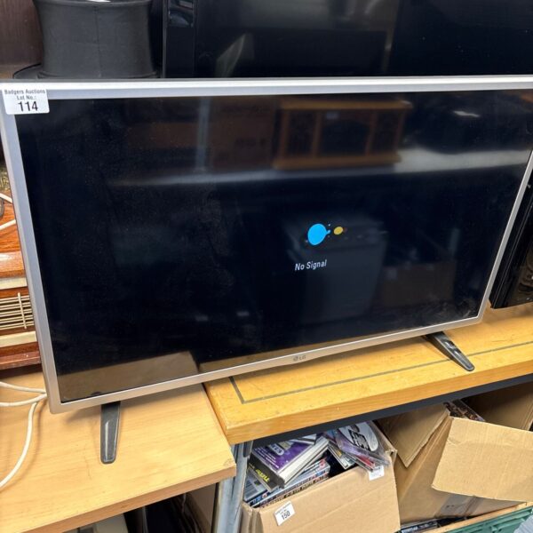 LG 32 inch LCD television, model 32LH510B, in used condition.
