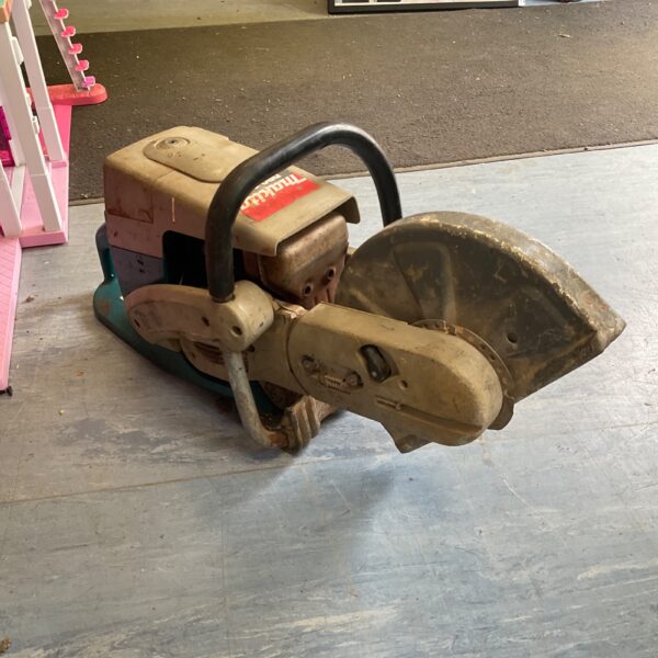 Makita DPC6400 petrol disc cutter in used condition.