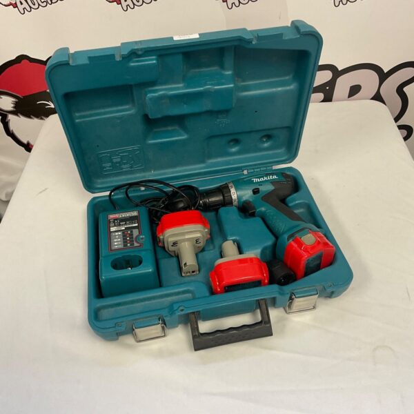 Makita cordless drill set with batteries and charger in case.