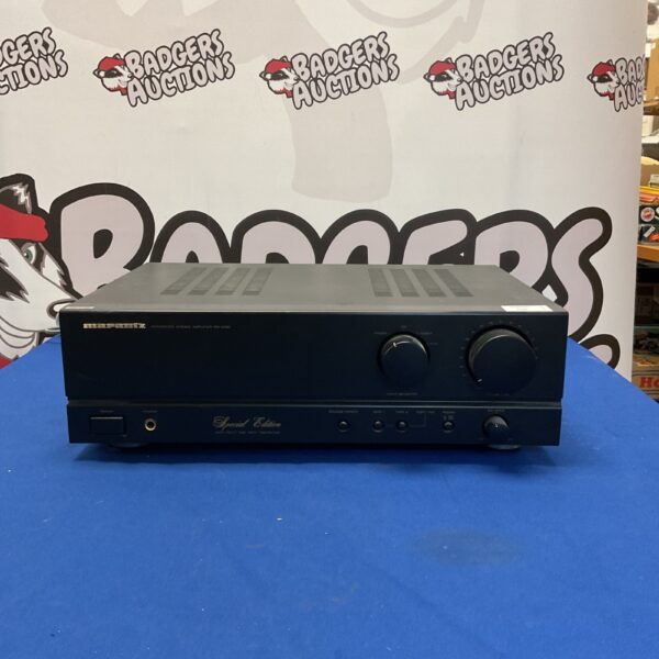 Black Marantz PM-40SE integrated stereo amplifier, vintage hi-fi audio.