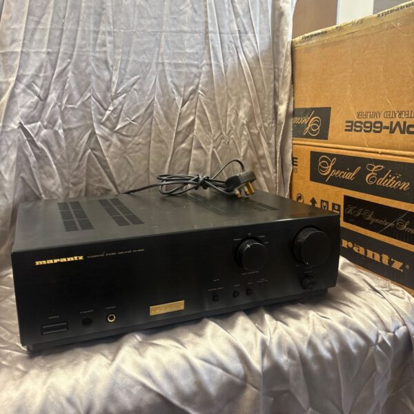 Marantz PM-66SE integrated stereo amplifier in original box.