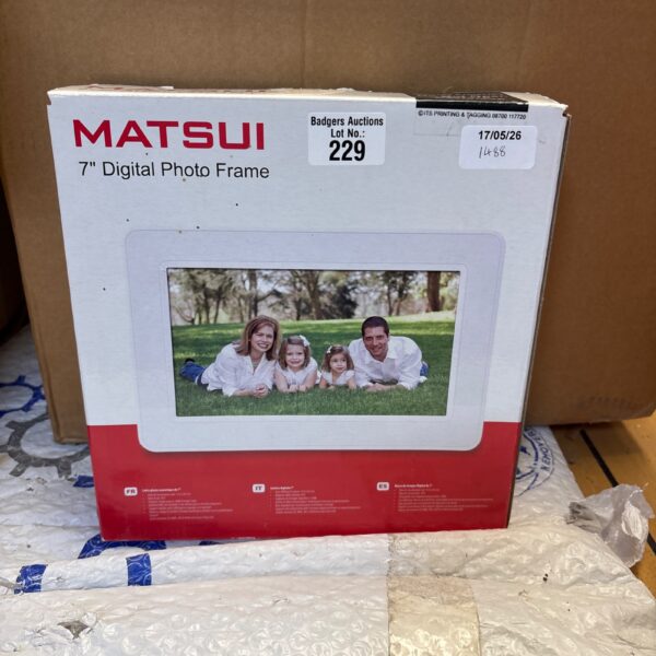 Matsui 7 inch digital photo frame in used condition.