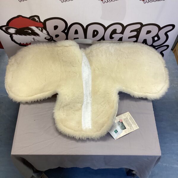 White Mattes Equestrian fully lined numnah for horses.
