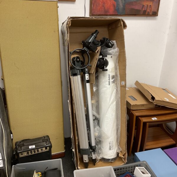 Meade 4504 digital telescope with tripod in used condition.