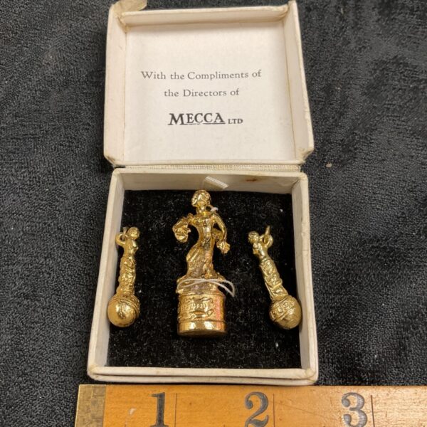 Vintage Mecca Ltd pendant set in presentation box.
